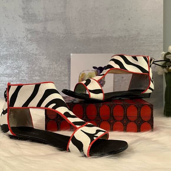 NEW Calvin Klein Searra 2 Fabric and Leather Striped Toggle Sandals Size 5 NWOT - Picture 3 of 15